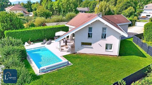 Maison invididuelle Giraud  T8 258 m² Piscine chauffée Terrain 1 100  m² Echenevex 01170