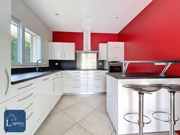 Maison invididuelle Giraud  T8 258 m² Piscine chauffée Terrain 1 100  m² Echenevex 01170