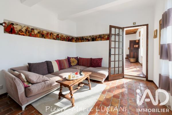 Maison à vendre 10 pièces 330 m² Le Puy-Sainte-Réparade