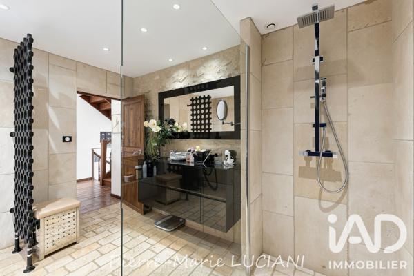 Maison à vendre 10 pièces 330 m² Le Puy-Sainte-Réparade