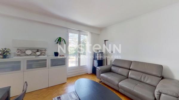 Versailles centre : Appartement meublé 4 pièces de 96 m²  avec balcons, cave et parking s/sol