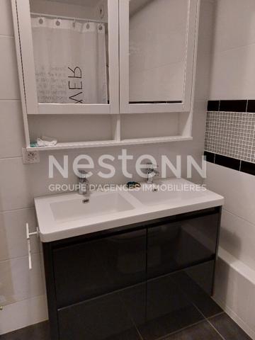 Versailles centre : Appartement meublé 4 pièces de 96 m²  avec balcons, cave et parking s/sol