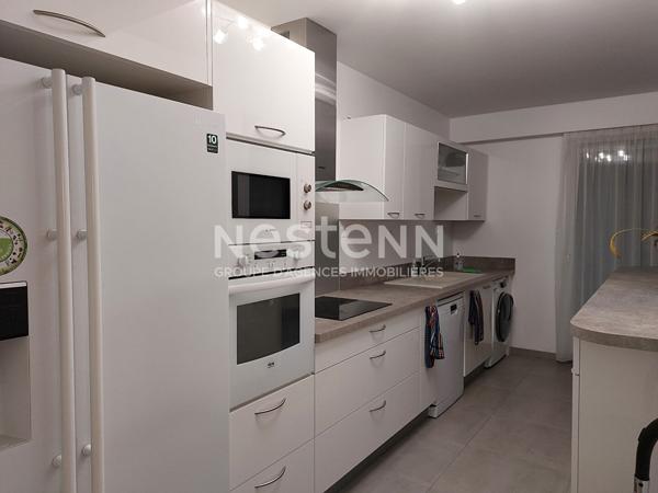 Versailles centre : Appartement meublé 4 pièces de 96 m²  avec balcons, cave et parking s/sol