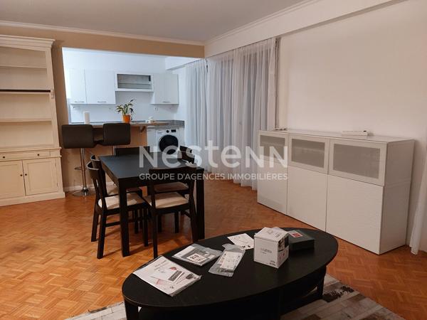 Versailles centre : Appartement meublé 4 pièces de 96 m²  avec balcons, cave et parking s/sol