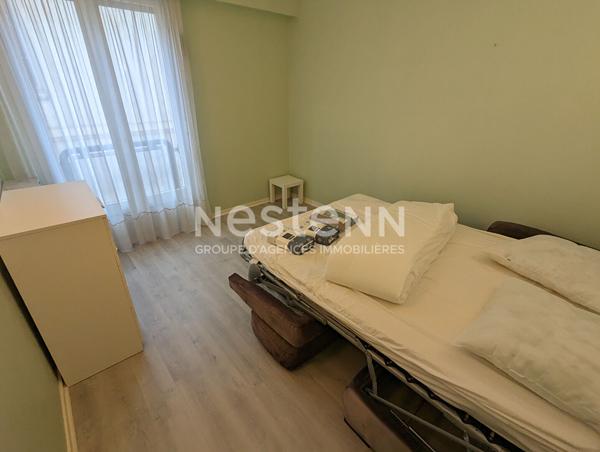 Versailles centre : Appartement meublé 4 pièces de 96 m²  avec balcons, cave et parking s/sol