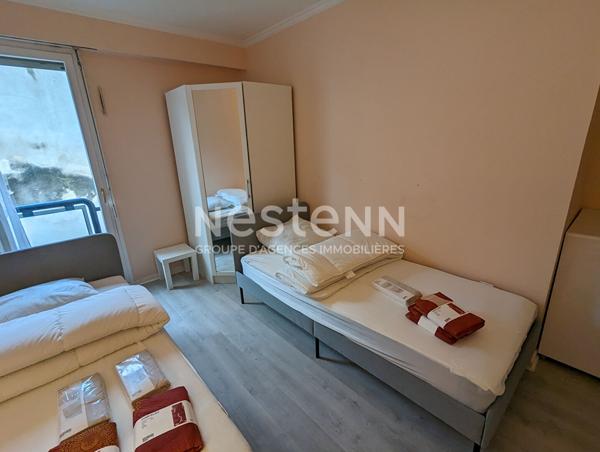 Versailles centre : Appartement meublé 4 pièces de 96 m²  avec balcons, cave et parking s/sol