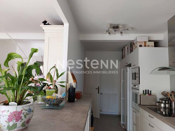 Versailles centre : Appartement meublé 4 pièces de 96 m²  avec balcons, cave et parking s/sol