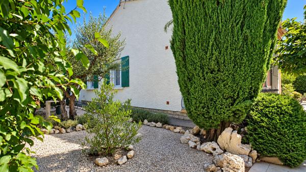 Maison de plain-pied de 95 m² avec jardin dans un environnement calme à Pernes-les-Fontaines