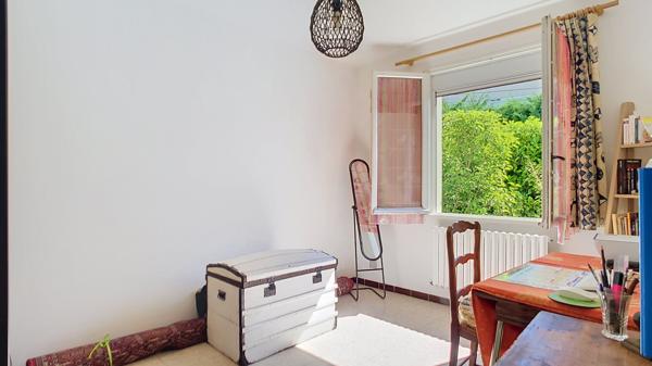 Maison de plain-pied de 95 m² avec jardin dans un environnement calme à Pernes-les-Fontaines