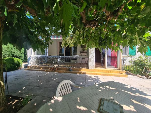 Maison de plain-pied de 95 m² avec jardin dans un environnement calme à Pernes-les-Fontaines