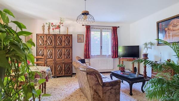 Maison de plain-pied de 95 m² avec jardin dans un environnement calme à Pernes-les-Fontaines