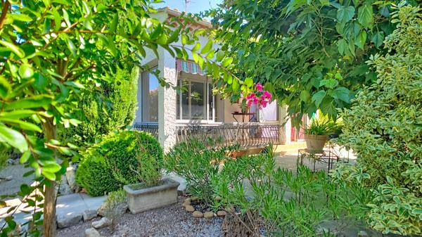 Maison de plain-pied de 95 m² avec jardin dans un environnement calme à Pernes-les-Fontaines