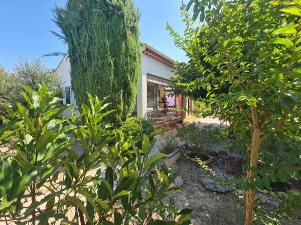 Maison de plain-pied de 95 m² avec jardin dans un environnement calme à Pernes-les-Fontaines