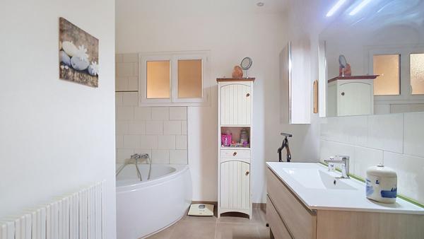 Maison de plain-pied de 95 m² avec jardin dans un environnement calme à Pernes-les-Fontaines