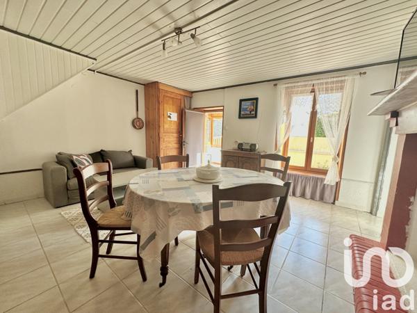Maison 2 pièces de 39 m² à Quettehou (50630)