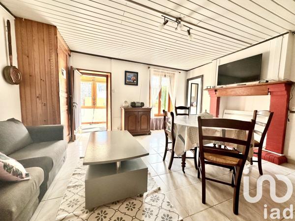 Maison 2 pièces de 39 m² à Quettehou (50630)