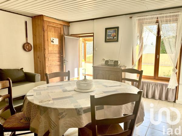 Maison 2 pièces de 39 m² à Quettehou (50630)