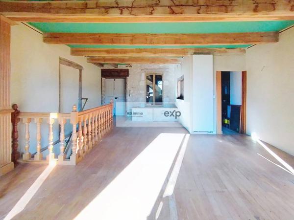 Maison de village en pierre, 150 m² habitables, volumes et cachet, Montpezat-de-Quercy (82)