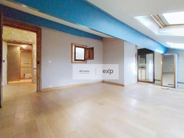 Maison de village en pierre, 150 m² habitables, volumes et cachet, Montpezat-de-Quercy (82)