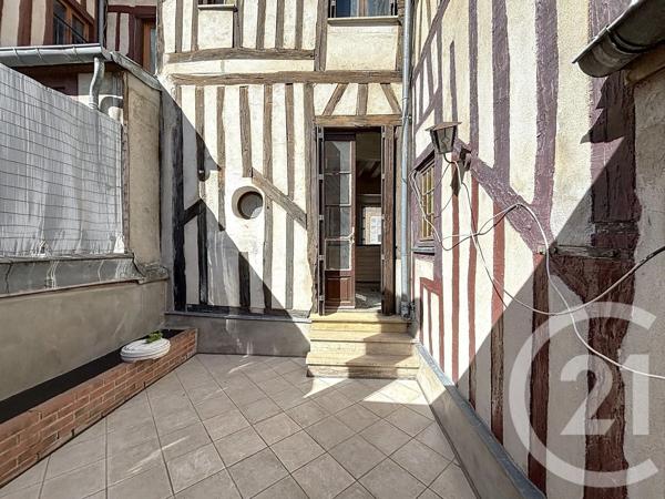 Immeuble à vendre  307 m 2   SENS  - 89
