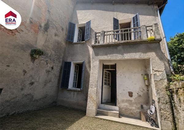 Maison de ville dans Figeac, divisible en deux appartements