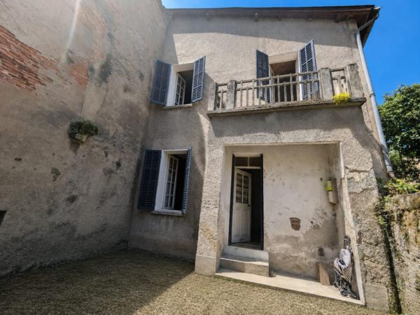 Maison de ville dans Figeac, divisible en deux appartements