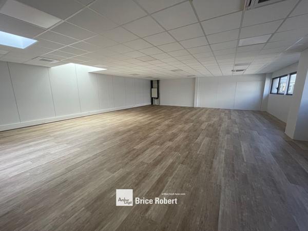 Bureaux à louer à Rillieux-la-Pape dans parc tertiaire avec terrasse commune