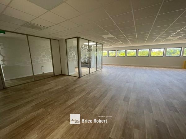 Bureaux à louer à Rillieux-la-Pape dans parc tertiaire avec terrasse commune