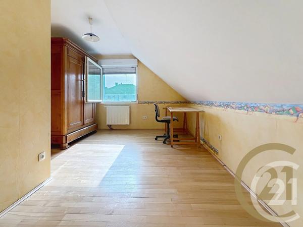Maison à vendre  8 pièces - 159 m 2   BUC  - 90