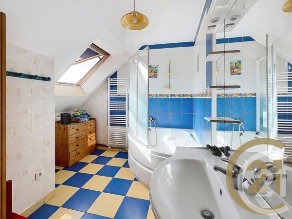 Maison à vendre  8 pièces - 159 m 2   BUC  - 90
