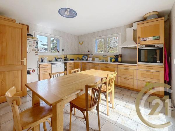 Maison à vendre  8 pièces - 159 m 2   BUC  - 90