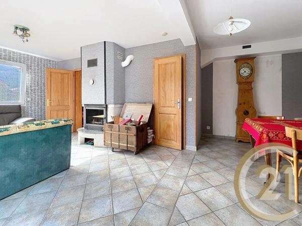 Maison à vendre  8 pièces - 159 m 2   BUC  - 90