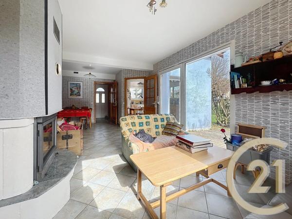 Maison à vendre  8 pièces - 159 m 2   BUC  - 90