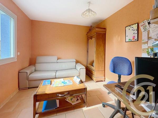 Maison à vendre  8 pièces - 159 m 2   BUC  - 90