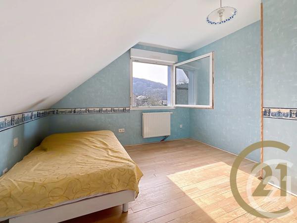 Maison à vendre  8 pièces - 159 m 2   BUC  - 90