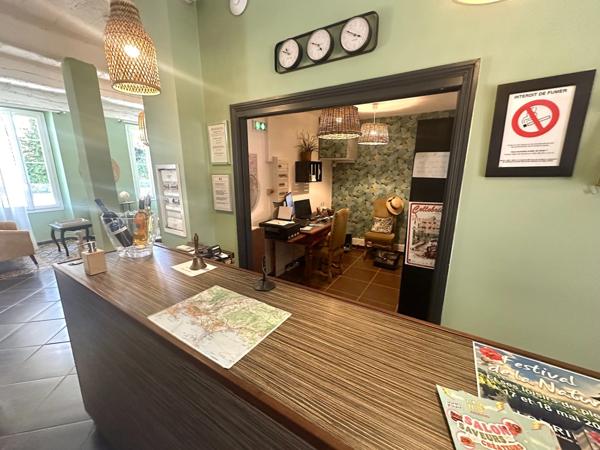 A vendre VAR (83), FDC avec MURS, hotel de charme 3 étoiles, restaurant, piscine, CA 221KE