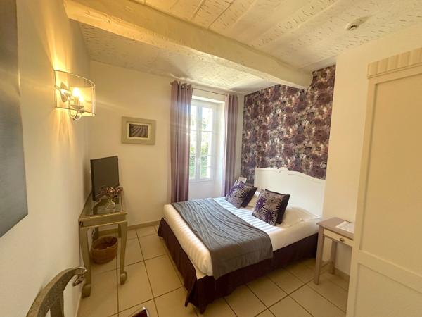 A vendre VAR (83), FDC avec MURS, hotel de charme 3 étoiles, restaurant, piscine, CA 221KE