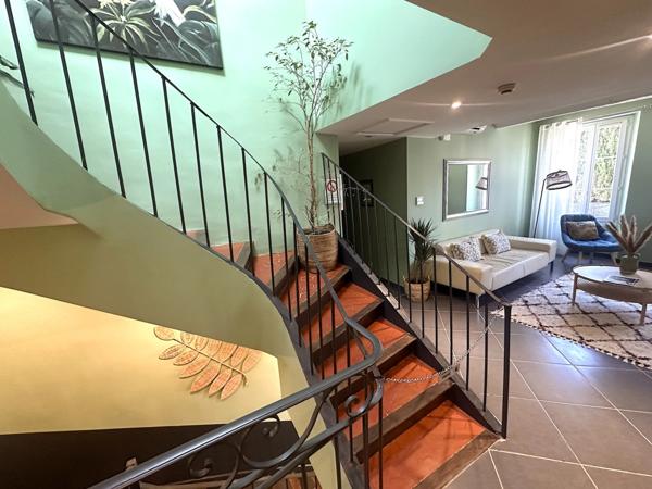 A vendre VAR (83), FDC avec MURS, hotel de charme 3 étoiles, restaurant, piscine, CA 221KE