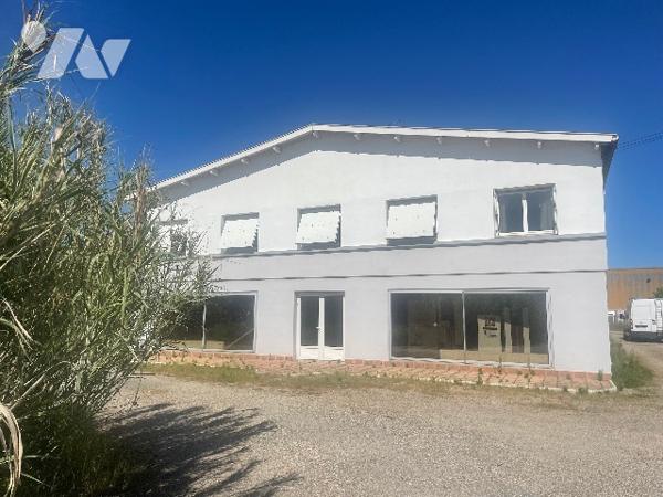 BATIMENT INDUSTRIEL ET COMMERCIAL.