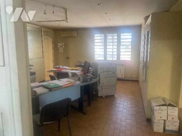 BATIMENT INDUSTRIEL ET COMMERCIAL.