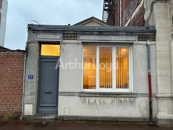 Bureaux indépendants avec cachet, extérieur privatif et parking à vendre/à louer - Opportunité rare à Roubaix