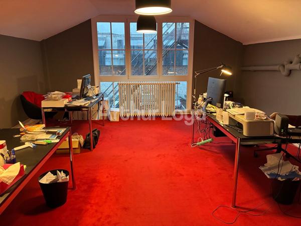 Bureaux indépendants avec cachet, extérieur privatif et parking à vendre/à louer - Opportunité rare à Roubaix