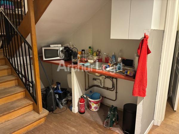 Bureaux indépendants avec cachet, extérieur privatif et parking à vendre/à louer - Opportunité rare à Roubaix