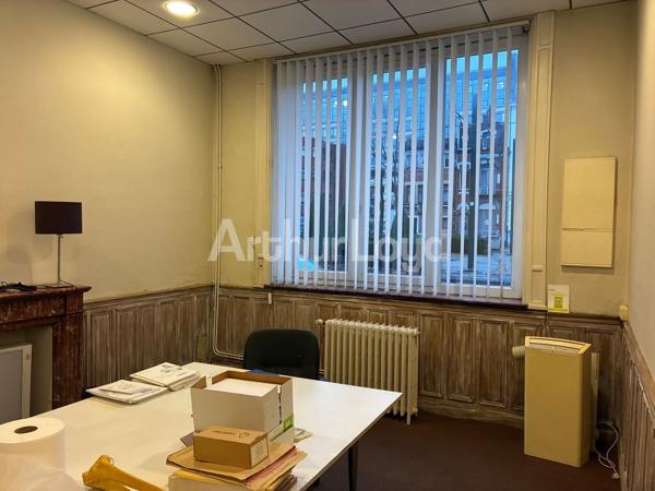 Bureaux indépendants avec cachet, extérieur privatif et parking à vendre/à louer - Opportunité rare à Roubaix