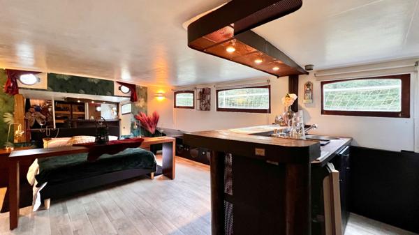 Péniche de 175m2 - ETIOLLES (91450)