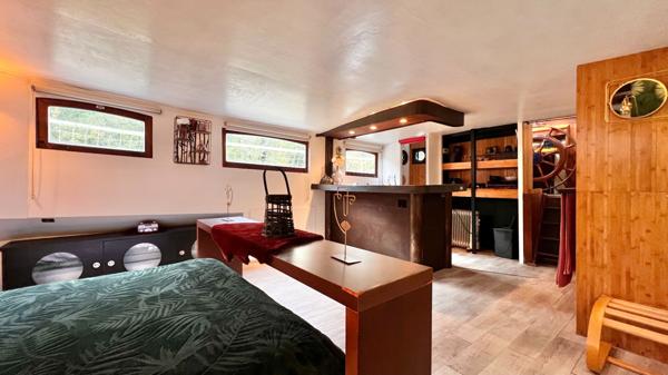 Péniche de 175m2 - ETIOLLES (91450)