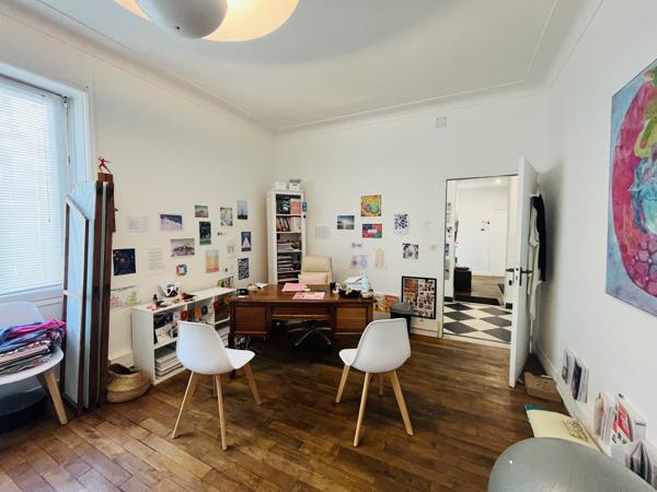 Bureaux à louer à Saint-Nazaire avec terrasse et belle hauteur sous plafond