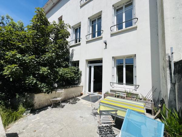 Bureaux à louer à Saint-Nazaire avec terrasse et belle hauteur sous plafond