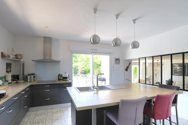 Belle maison individuelle avec piscine au coeur de La Brède.