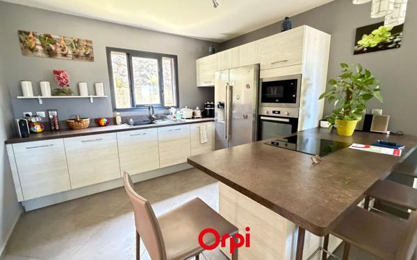 Maison à vendre    4 pièces • 123 m2 Saint-Denis